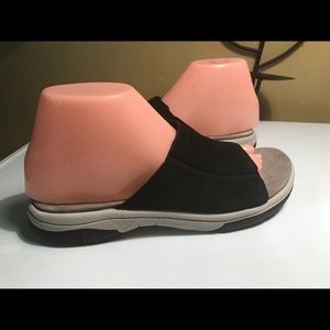 Natural Spot Slip Sandals Sz 7.5 M NWOB